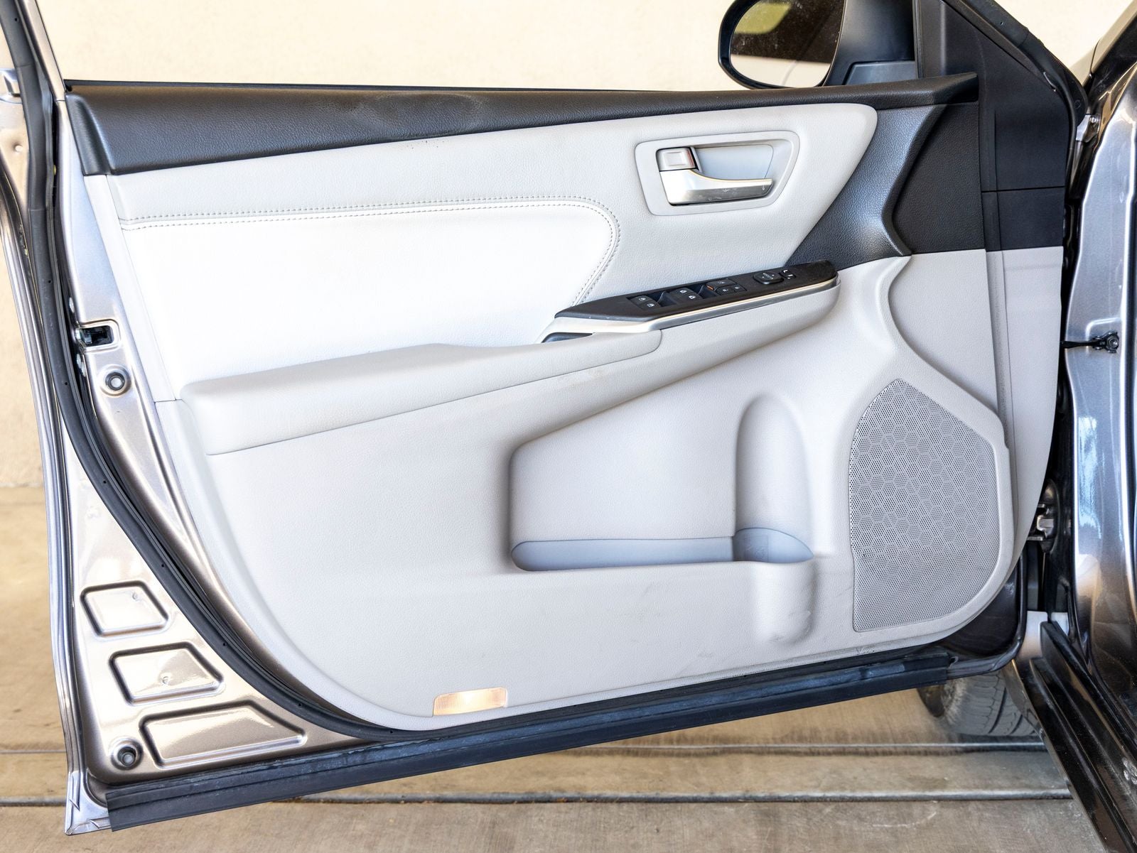 2016 Toyota Camry Hybrid XLE