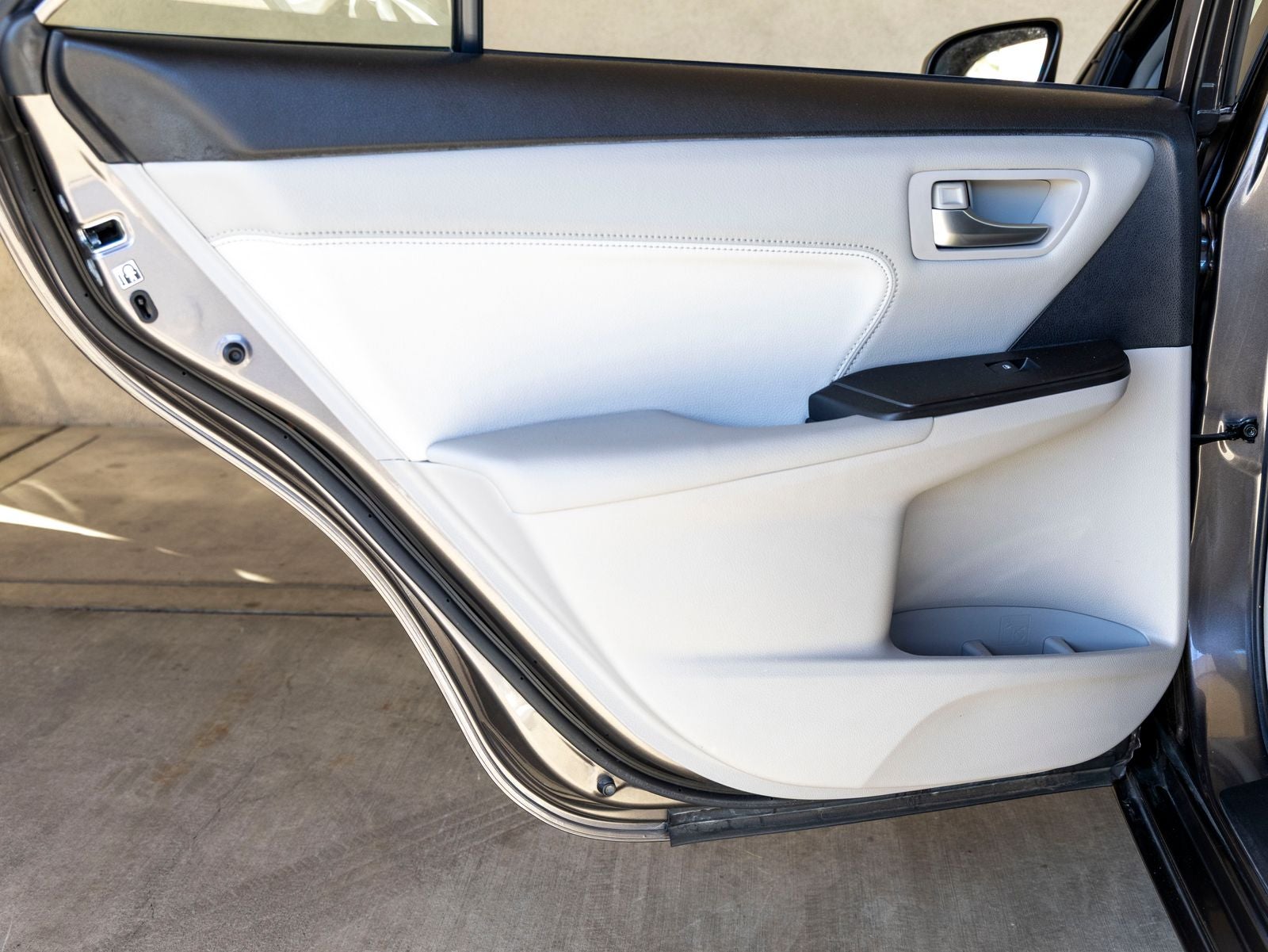 2016 Toyota Camry Hybrid XLE