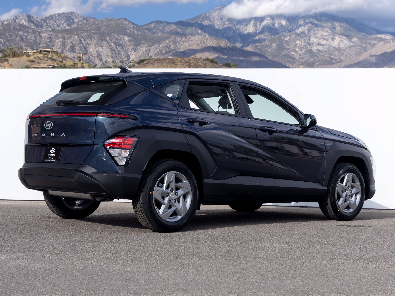 2027 Hyundai KONA SE