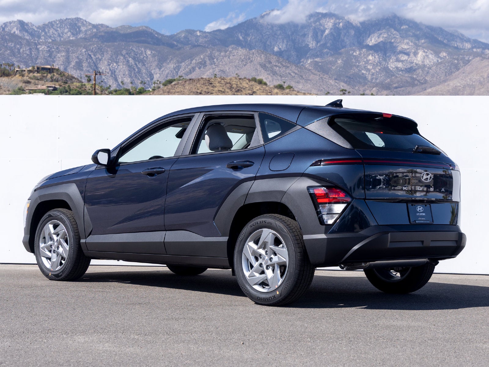 2027 Hyundai KONA SE