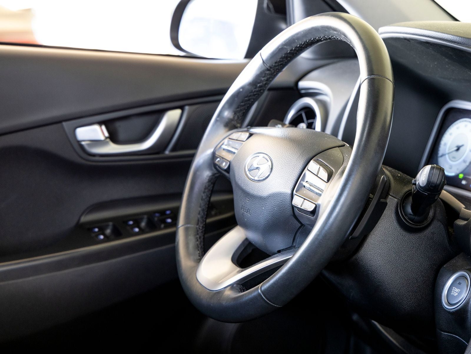 2023 Hyundai KONA ELECTRIC SEL