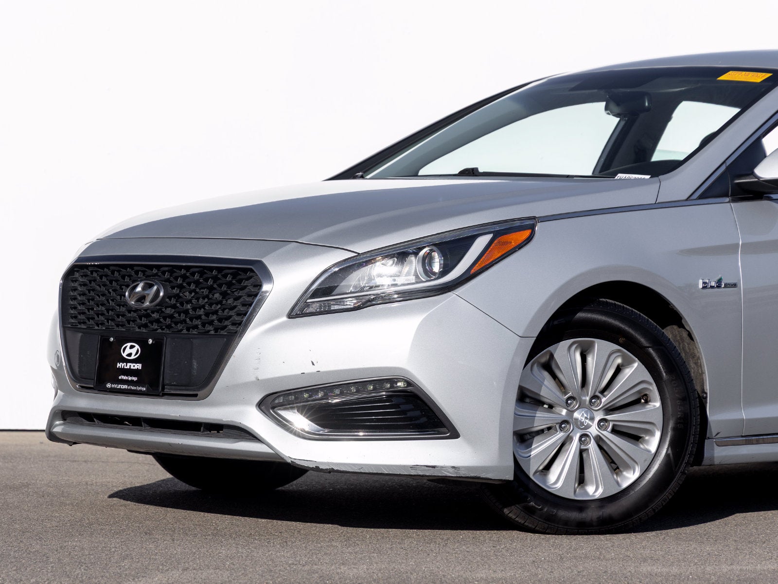 Used 2017 Hyundai Sonata Hybrid Base with VIN KMHE24L3XHA063282 for sale in Palm Springs, CA